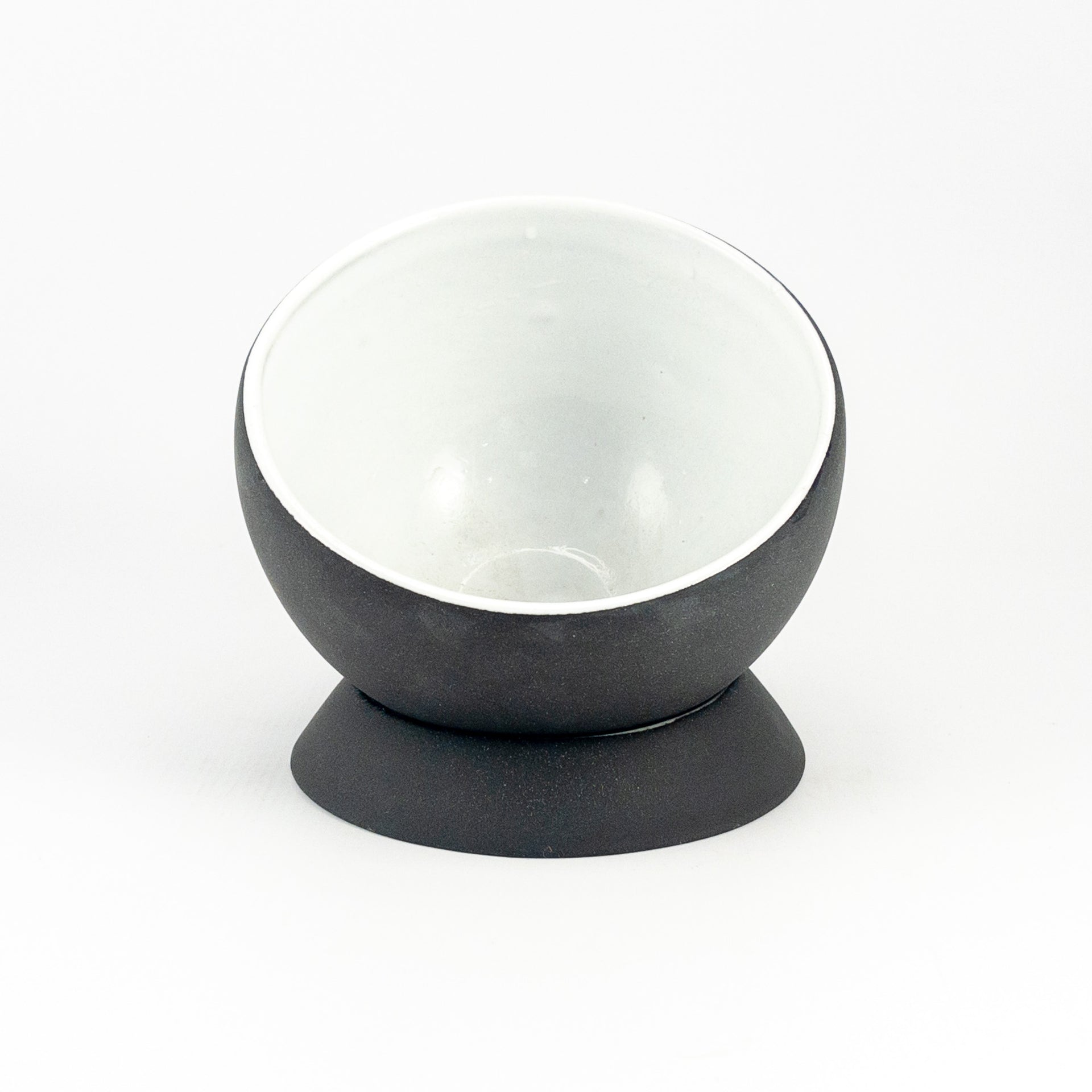 Di 3/4 Round Bowl Black Clay White Gloss