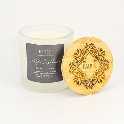 PAUSE Candle in Glass with Wooden Lid - White Cashmere